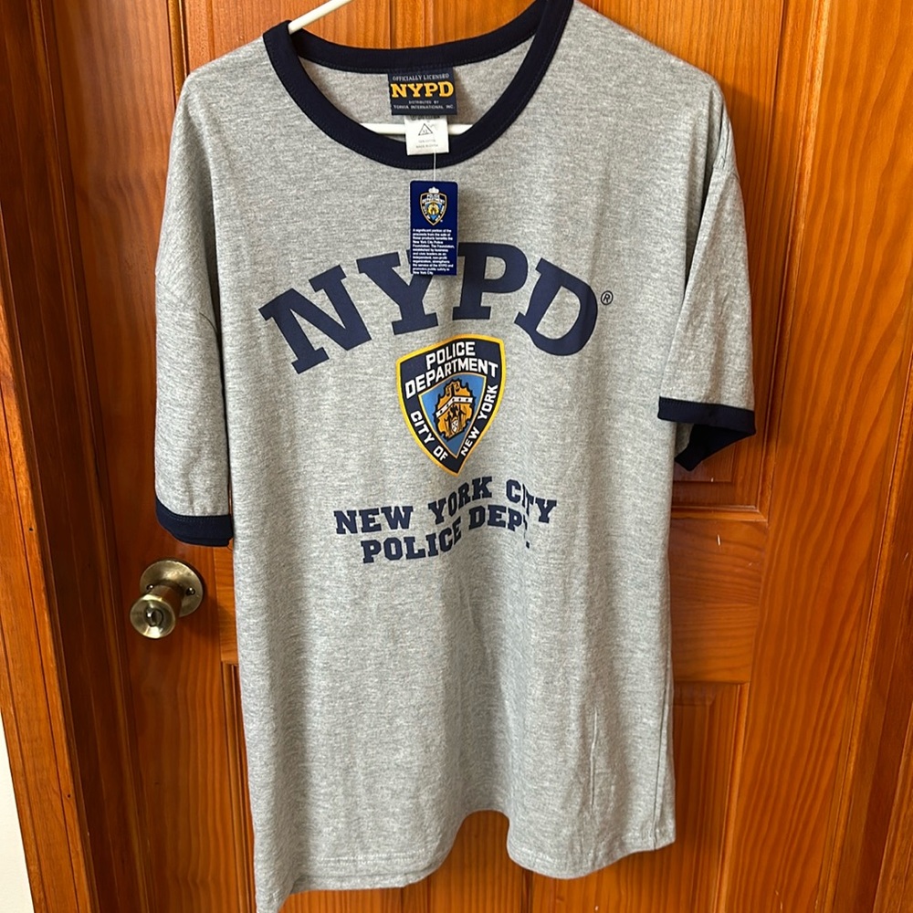 NYPD officially licensed police department of New York T-shirt. Sixe XL